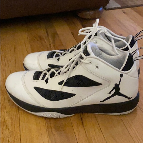 Men’s Jordan Sneakers - Picture 2 of 5